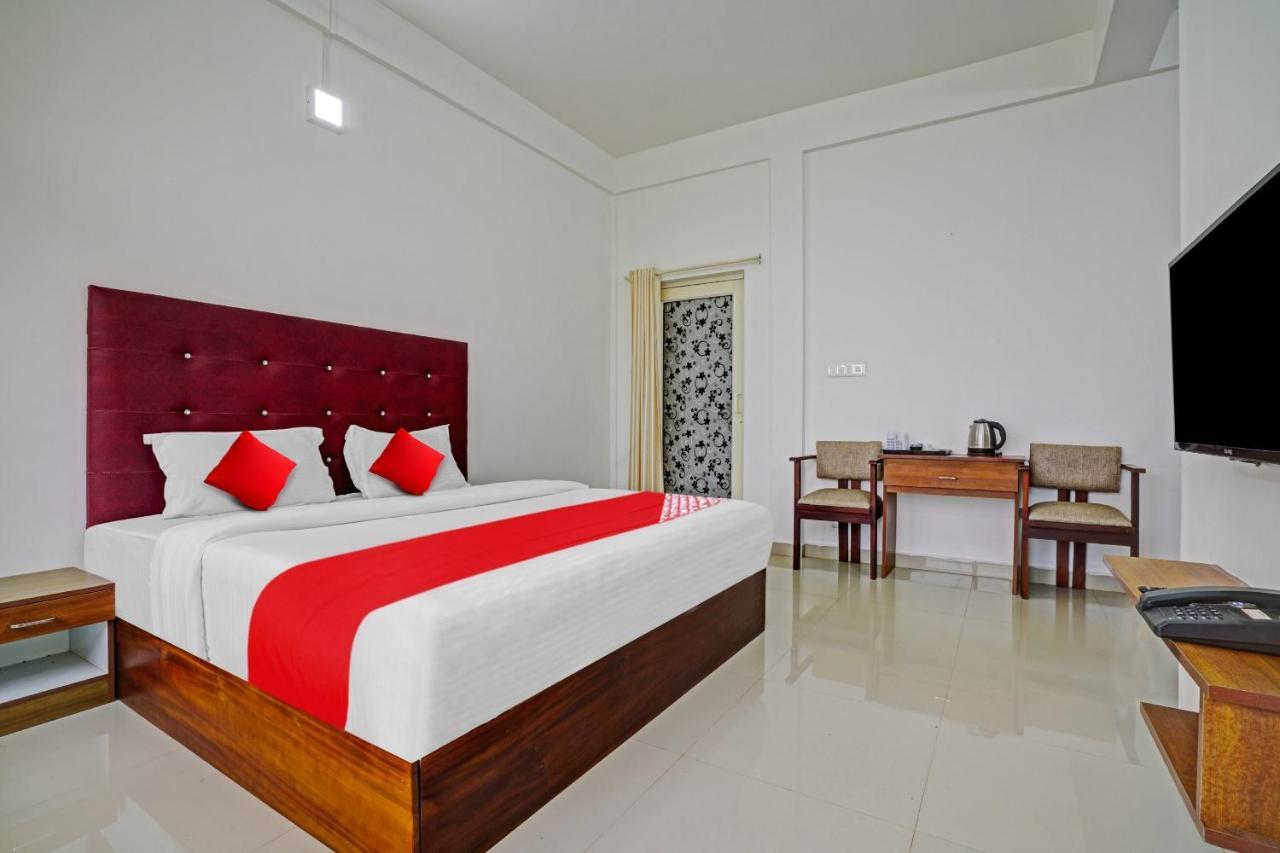 Oyo Flagship 81260 Star Lights Hotel Munnar Exterior foto
