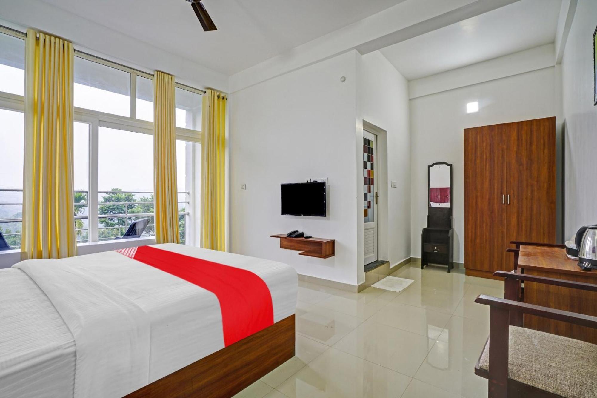 Oyo Flagship 81260 Star Lights Hotel Munnar Exterior foto