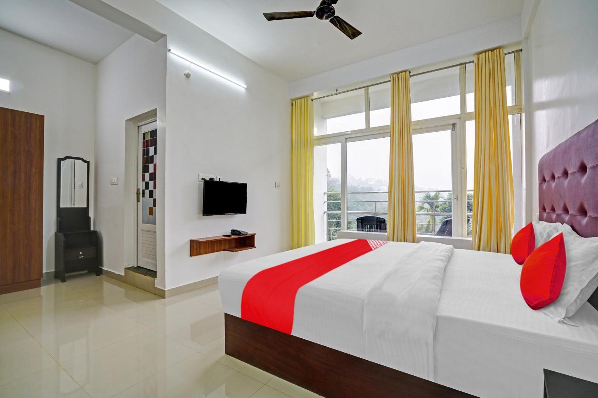 Oyo Flagship 81260 Star Lights Hotel Munnar Exterior foto