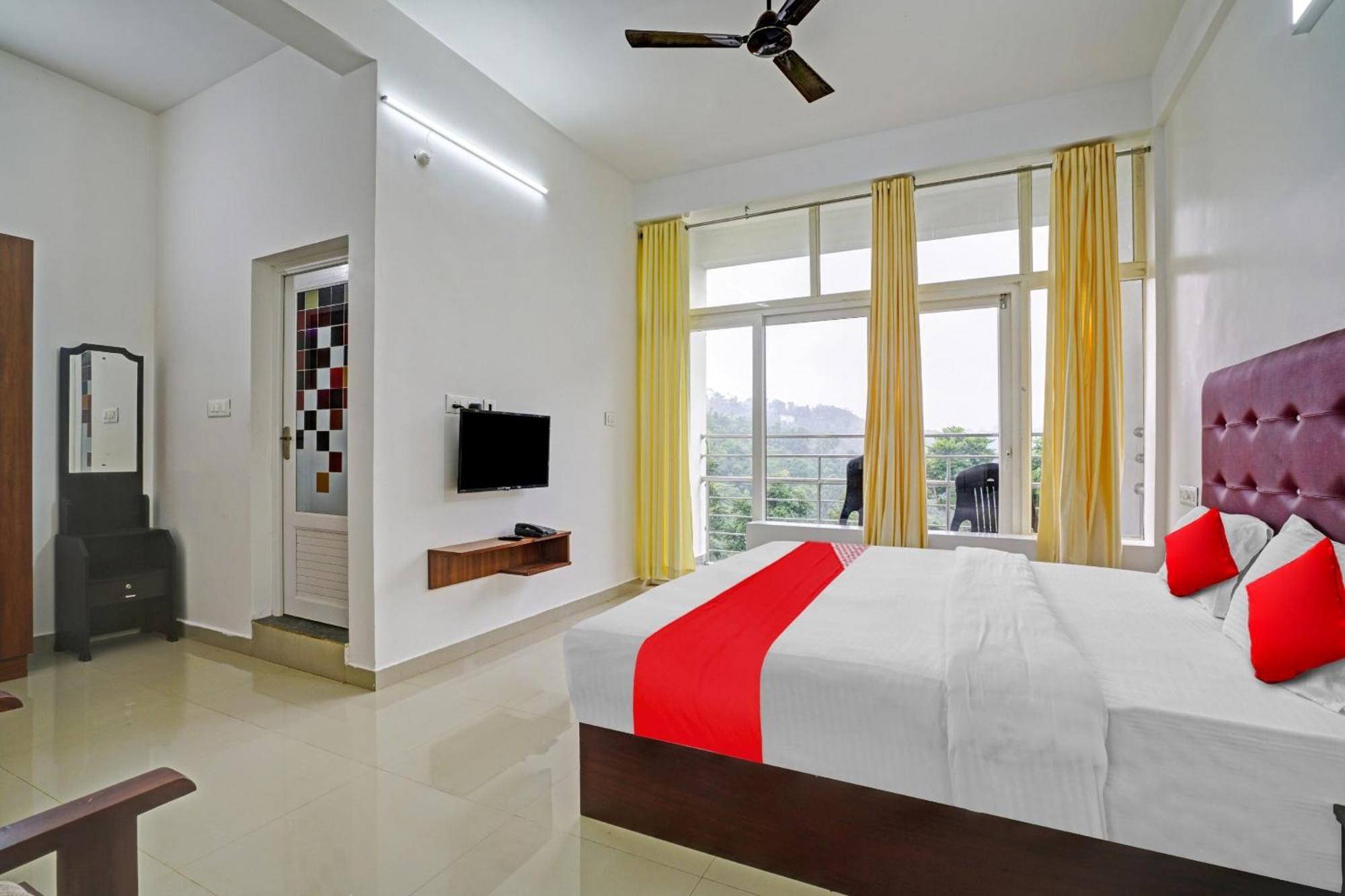 Oyo Flagship 81260 Star Lights Hotel Munnar Exterior foto
