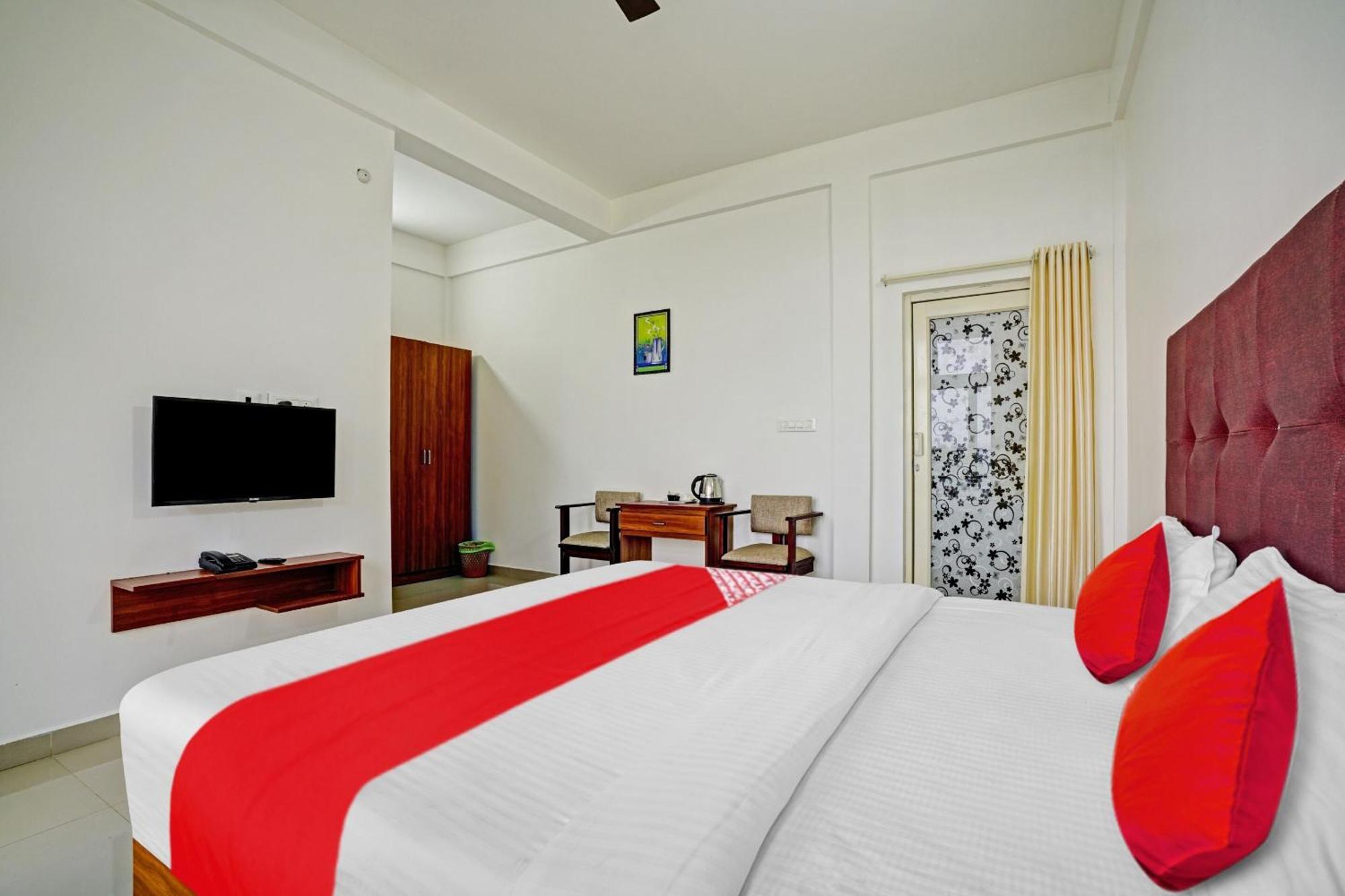 Oyo Flagship 81260 Star Lights Hotel Munnar Exterior foto
