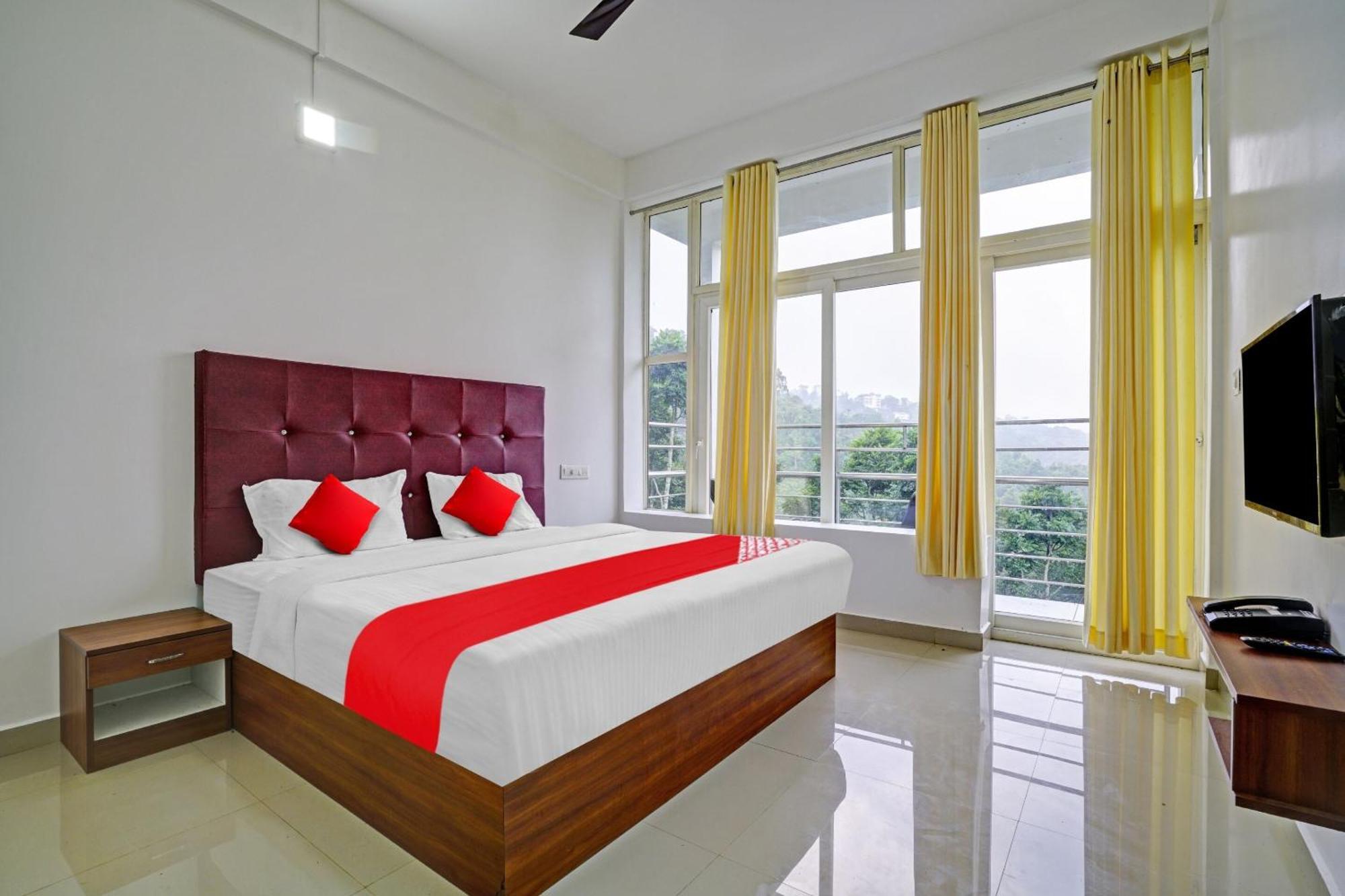 Oyo Flagship 81260 Star Lights Hotel Munnar Exterior foto